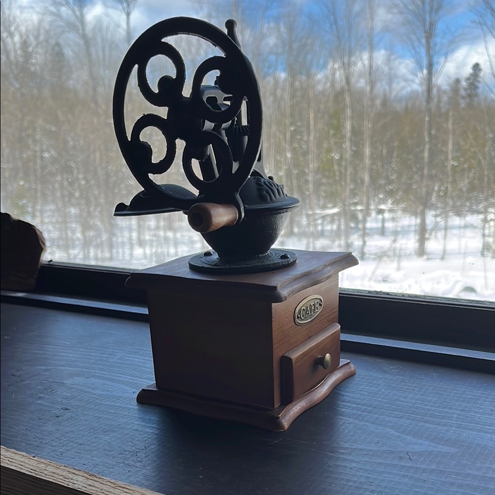 Vintage Inspired Coffee Grinder - Picture 4 of 6